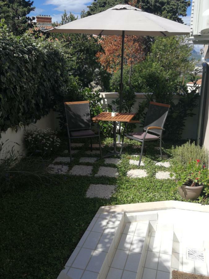 Room With Garden Split Luaran gambar